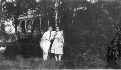 Louis-Conrad Pelletier fils et sa soeur Jeanne Pelletier vers 1920-1925